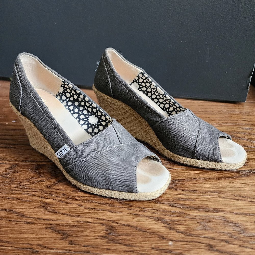 Toms Calypso Wedge Espadrille Sandal Peep Toe Taupe Grey Women's size 8